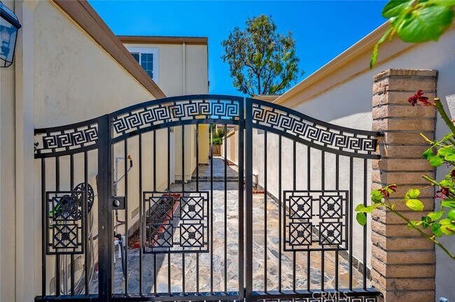 Foto del edificio - 53 Willow Tree Ln