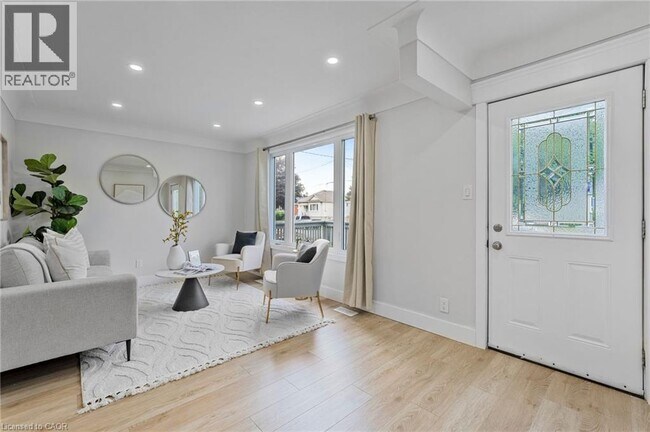 Photo du bâtiment - 319 E 28th St