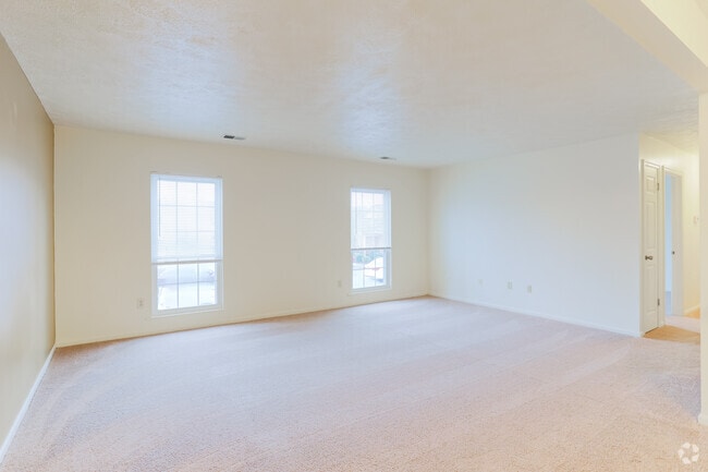 2BR, 1.5BA - 1036SF - Royal Manor Apartments