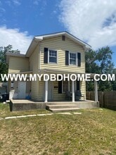Building Photo - 627 Kenwood Ave