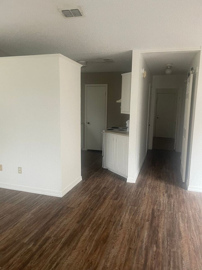 Foto del edificio - 2/1 ptisd Available for immediate Move in