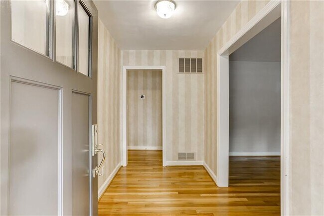 Foto del edificio - 767 Moores Mill Rd NW