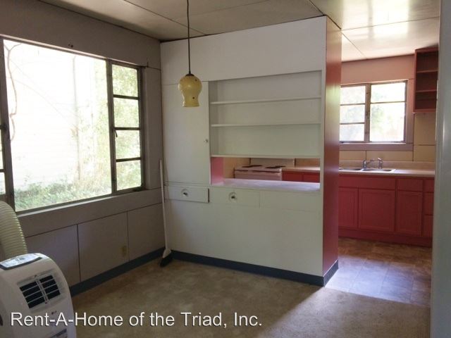 Building Photo - 2302 Lawndale Dr