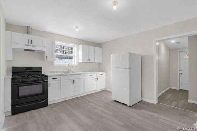 Building Photo - 149 Lewis Ln