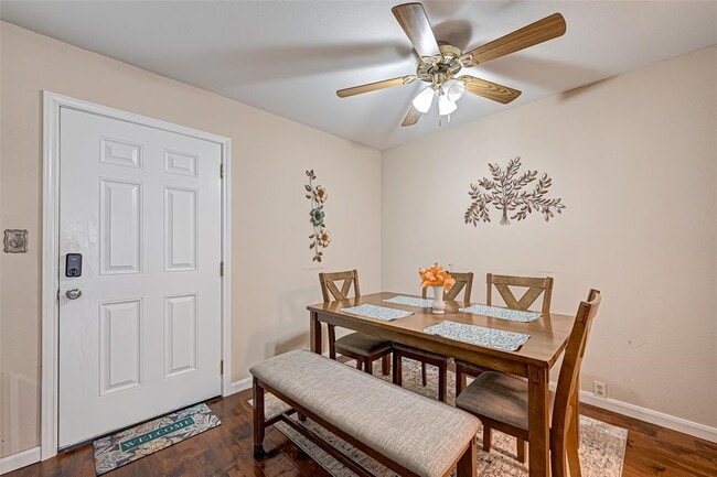 Building Photo - 2121 Fountain View Dr