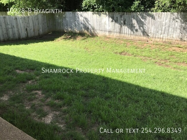 Building Photo - Duplex in China Spring!