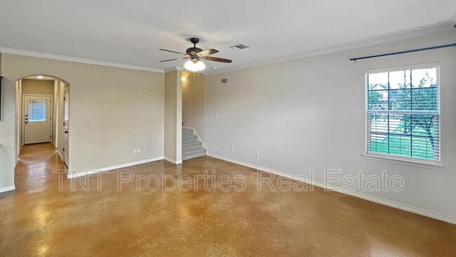 Foto del edificio - 315 Deacon Dr W