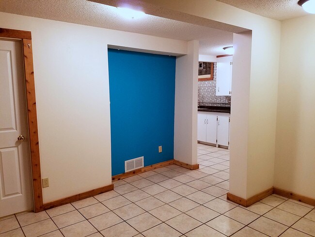 Foto del edificio - Cute, cozy 3-bedroom lower-level duplex!