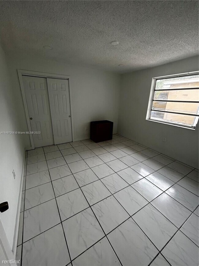 Building Photo - 3 br, 2 bath House - 3144 NW 33rd St # 2