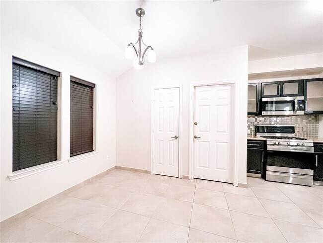 Building Photo - 13811 River Keg Dr