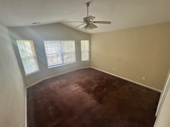Foto del edificio - Spacious home in Lake Community