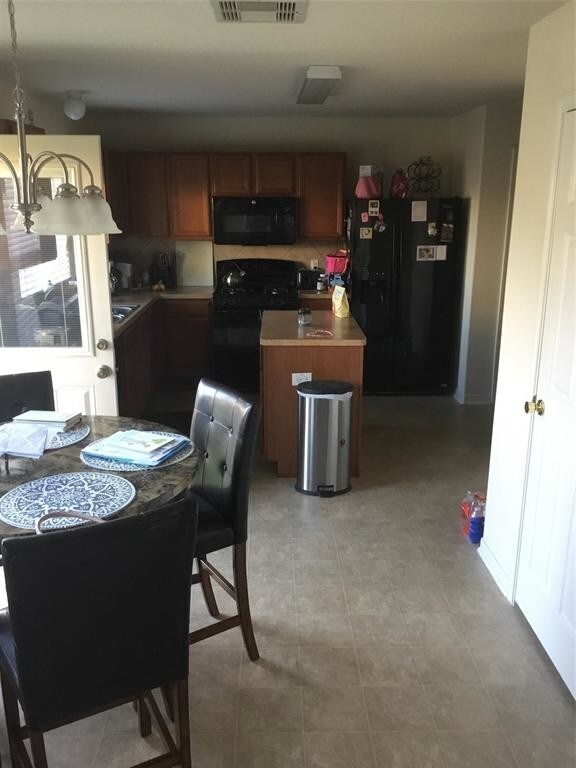 Foto del edificio - 1010 Thicket Hill Court