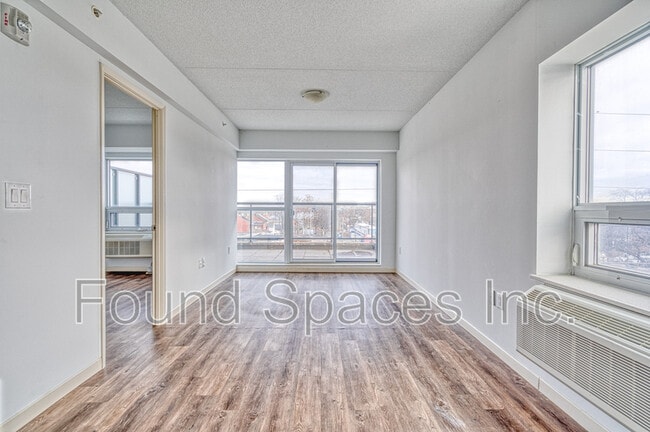 Building Photo - 220 Cannon St E