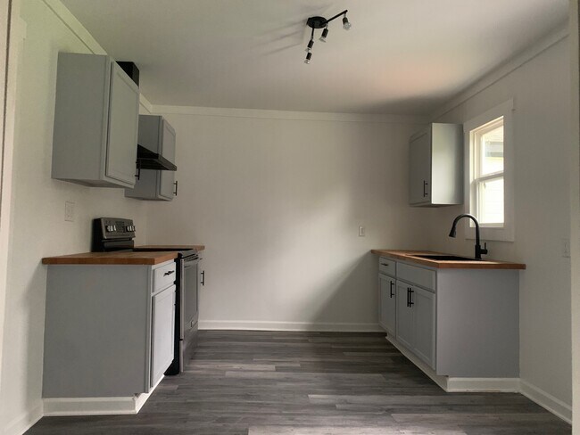 Foto del edificio - 609 Hurst Pl