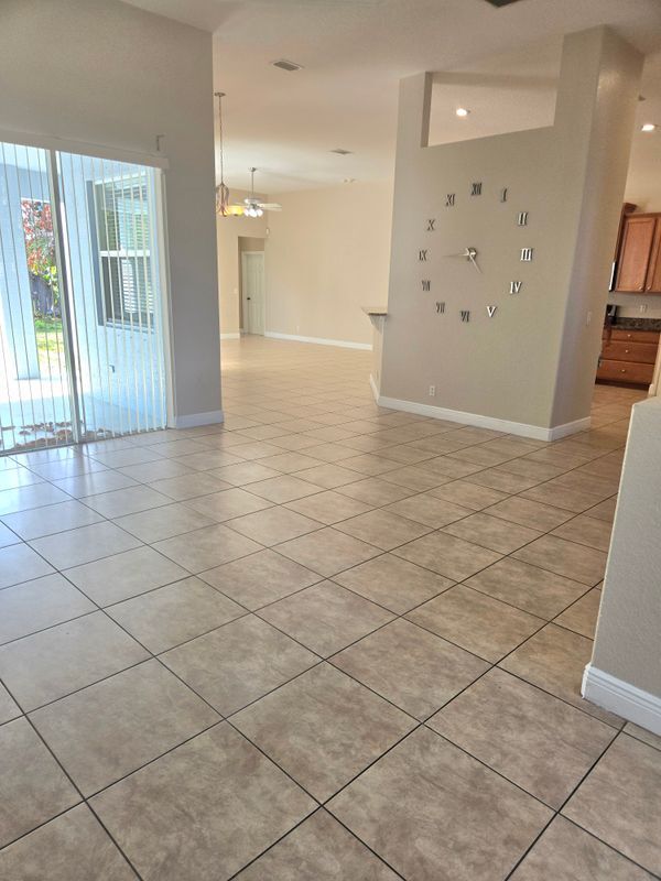 Foto del edificio - 2472 SW Valnera St