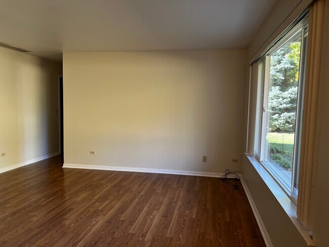 Foto del edificio - 215 Brett Cir