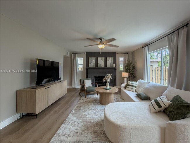 Foto del edificio - 1813 SW 10th St