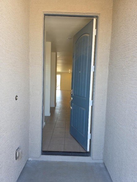 Building Photo - 18085 W Elm St