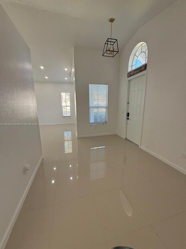 Foto del edificio - 3757 NE 11th St