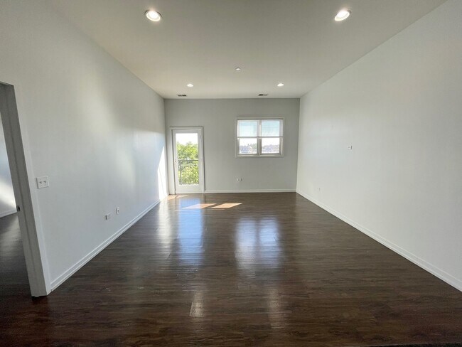 Foto del edificio - 2500 N Clybourn Ave