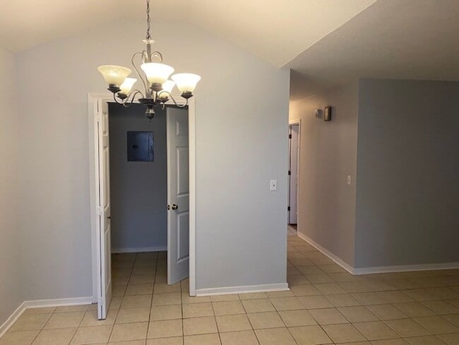 Building Photo - 3 Bed/2 Bath house for rent in Barnett Bend- Flowood