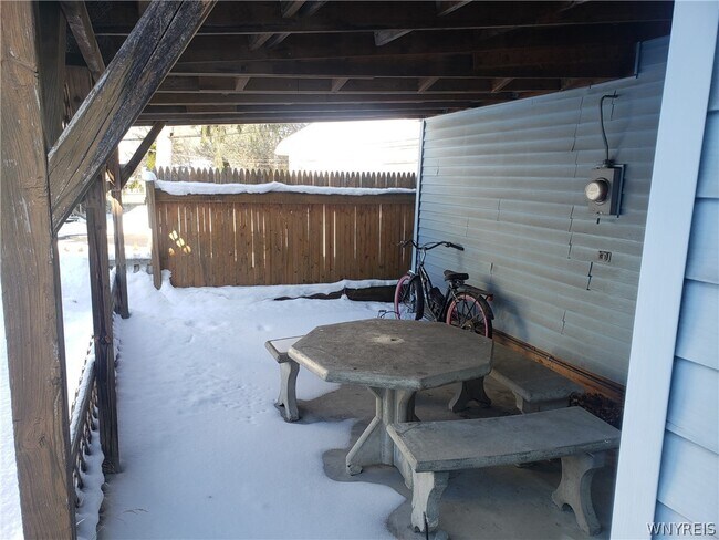 Foto del edificio - 91 Springville Ave