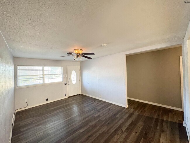 Foto del edificio - 1504 Red Fox Rd
