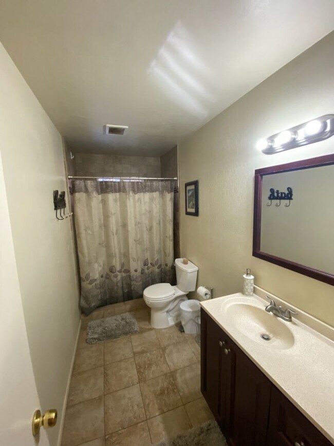 Building Photo - 802 Northwood