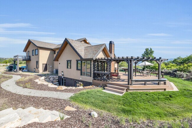Foto del edificio - Silver Creek Beauty in PC School District ...
