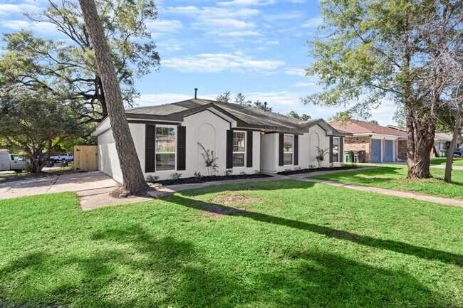 Foto del edificio - 914 Grand Oaks Dr