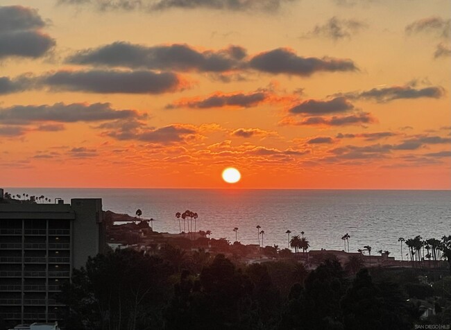 Foto del edificio - 2500 Torrey Pines Rd