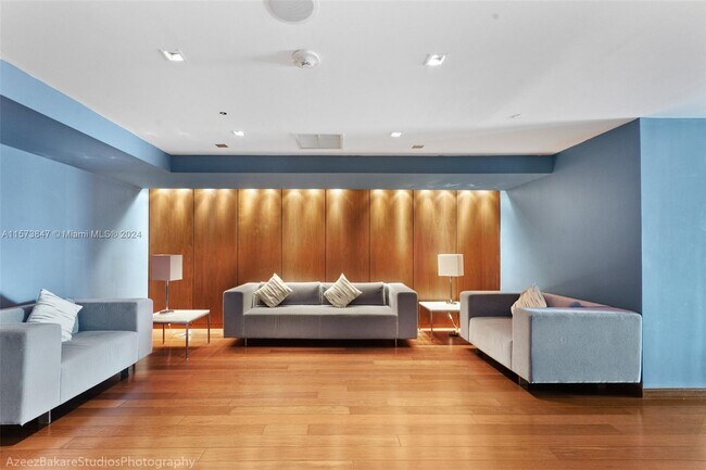 Foto del edificio - 325 S Biscayne Blvd