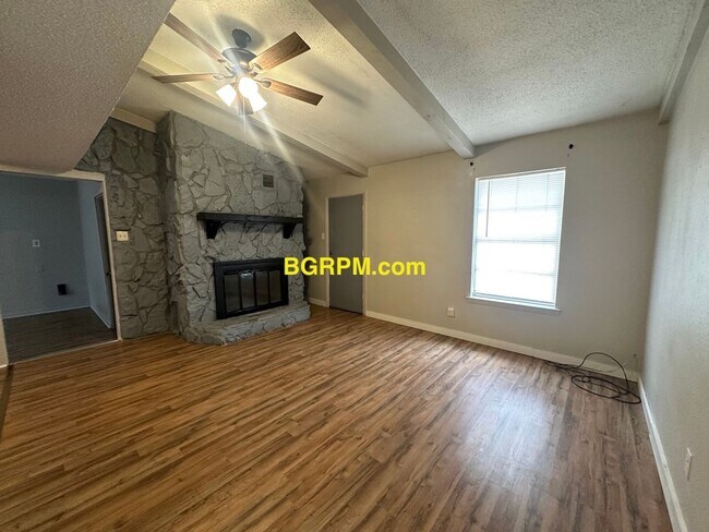 Building Photo - Fully Furnished 4 Bdrm Home