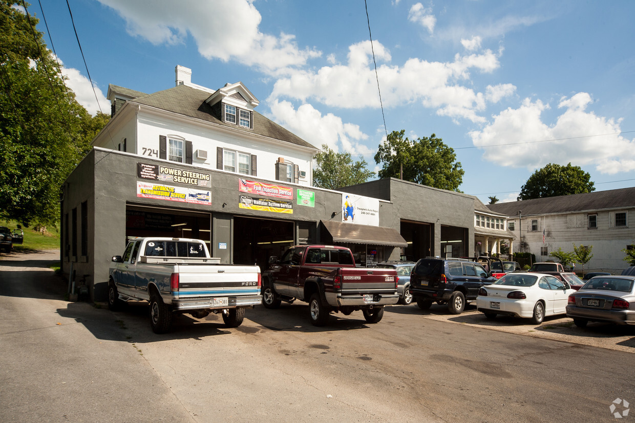 Primary Photo - 724 Virginia Ave