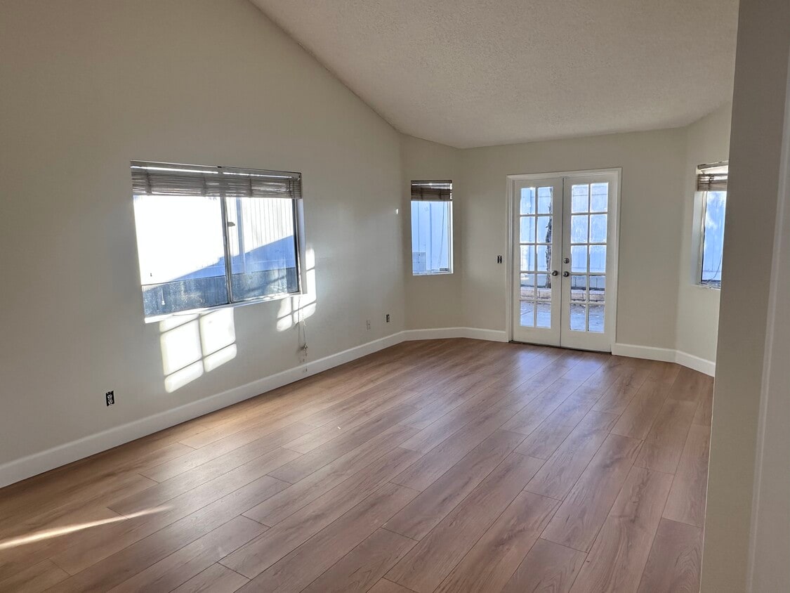 Foto principal - 14156 Oro Grande St