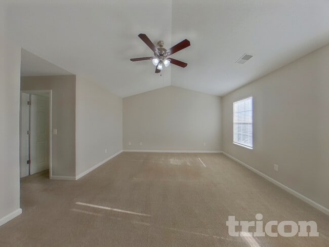 Building Photo - 204 Fox Grove Cir