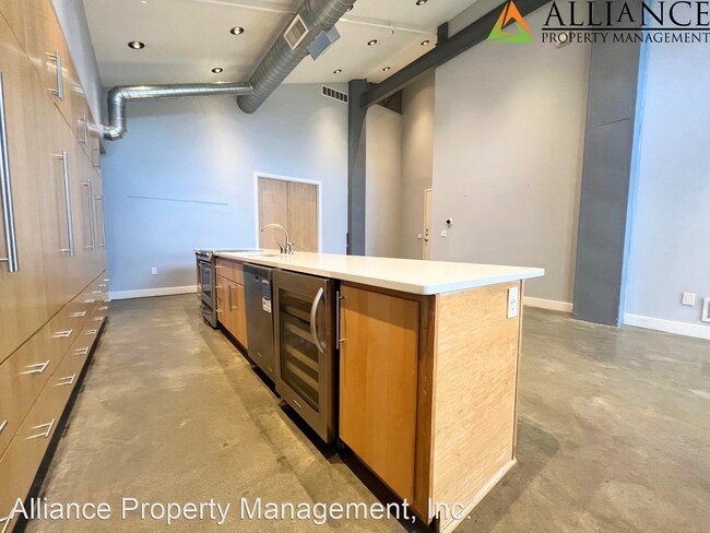 Foto del edificio - 2 br, 2 bath House - 820 N. Manhattan Ave....