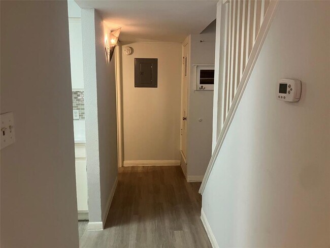 Foto del edificio - 6501 E Hill Dr
