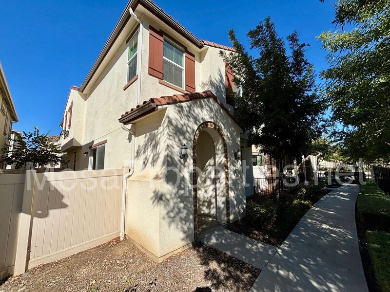 Foto principal - 687 S Fillmore Ave