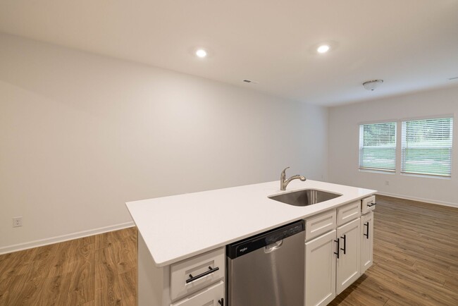 Building Photo - NEW 3BD Townhome Walking Distance to Downt...