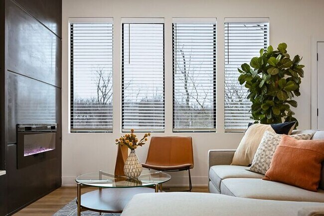 Building Photo - Highly sought after Ayden Place Townhomes in Kansas City!