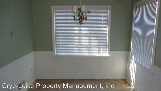 Building Photo - 4 br, 2 bath House - 2219 Thorncroft Dr