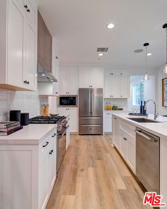 Building Photo - 10560 Ayres Ave
