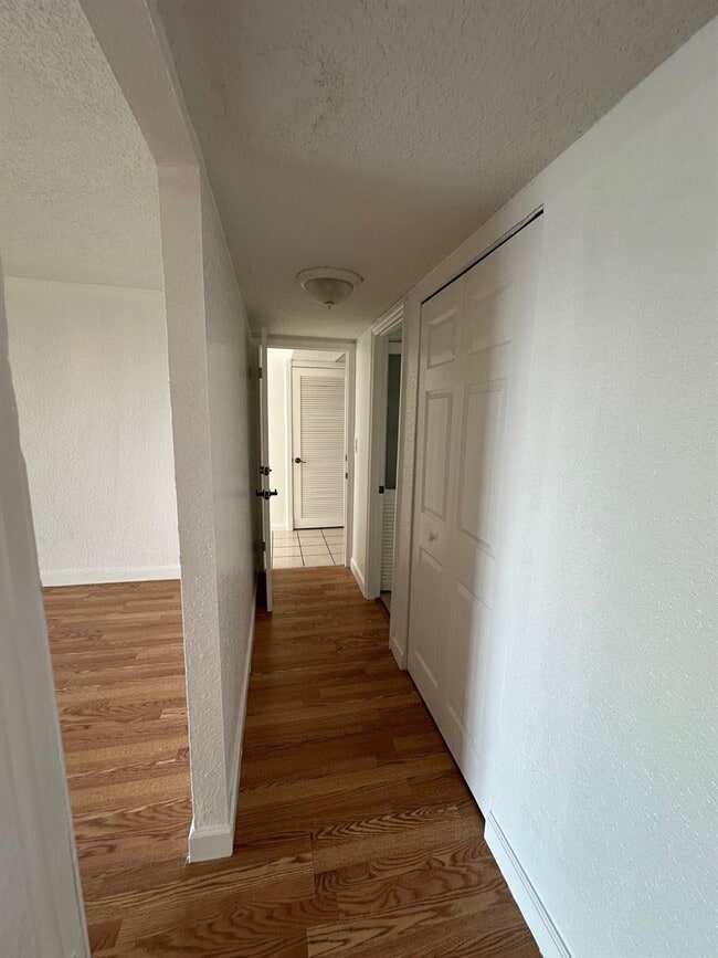 Building Photo - 3100 N Pine Island Rd