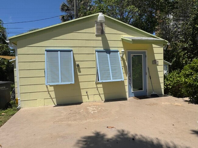 Building Photo - 409 45th St