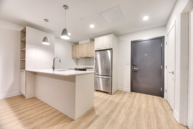 Building Photo - U706