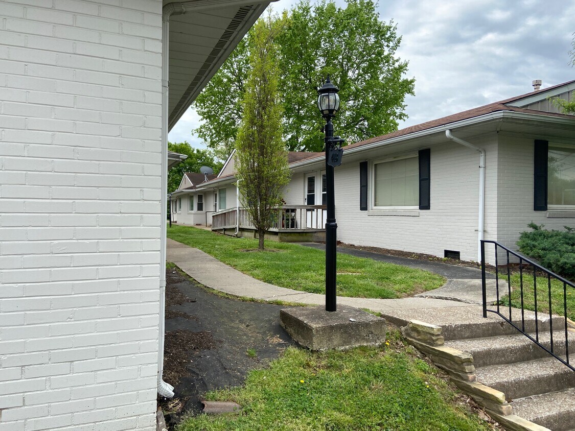 413 W Main St Apartments in Carbondale, IL