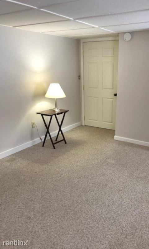 Building Photo - 3 br, 1 bath House - 33 Smith Beach Rd