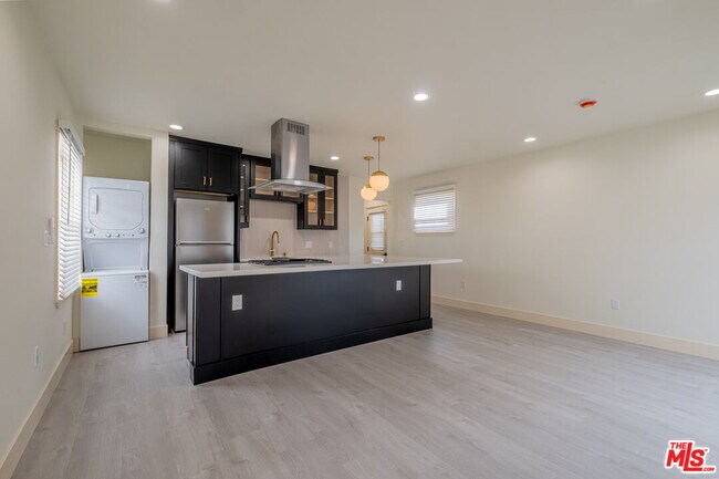 Foto del edificio - 216 N Catalina Ave