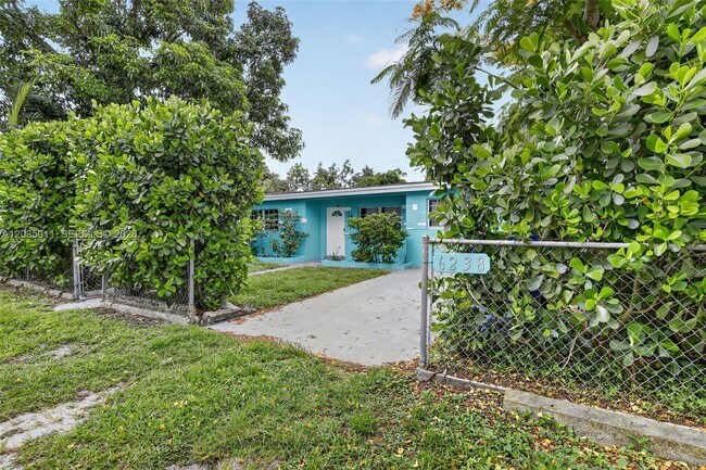 Building Photo - 6238 Hayes St